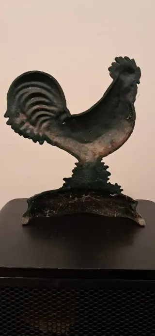 Sujeta puertas de hierro con figura de gallina