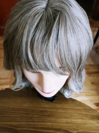 Peluca sintética ondulada