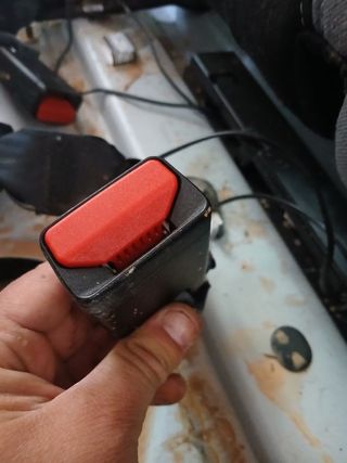 ENGANCHE CINTURON TRASERO IZQUIERDO OPEL CROSSLAND X