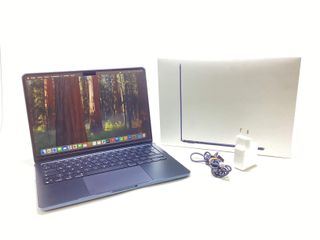 portatil apple apple macbook air m3 8-core 4.0 13 (8gpu) (2024) (a3113)