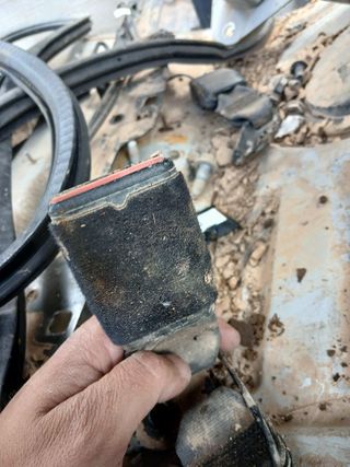 ENGANCHE CINTURON TRASERO CENTRAL PEUGEOT 2008 (P1)