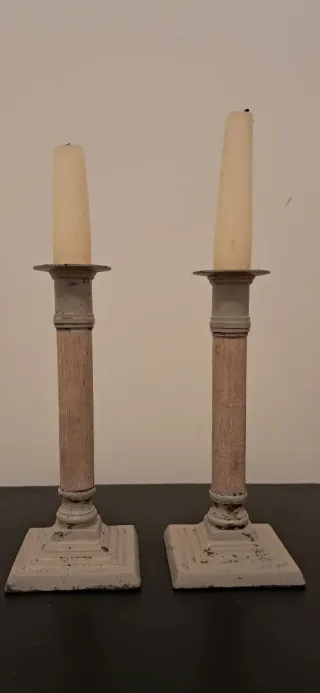 Set di 2 candelabri in metallo e legno