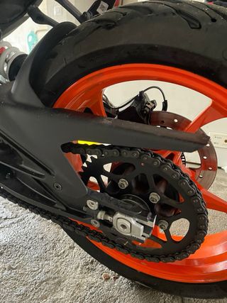 KTM Duke 125 Negra y Naranja