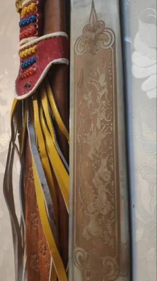 Funda de cuero y machete decorado