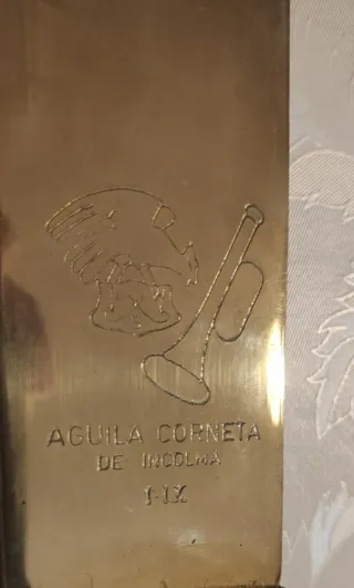 Funda de cuero y machete decorado