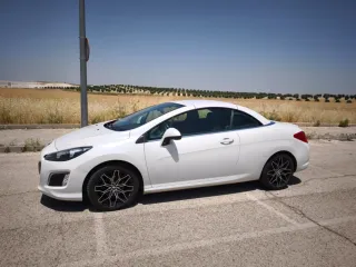 Peugeot 308 Descapotable año 2011.
