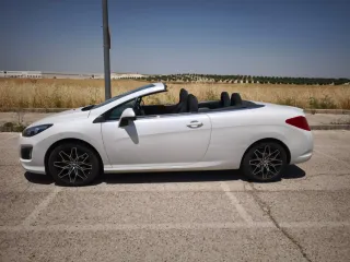 Peugeot 308 Descapotable año 2011.