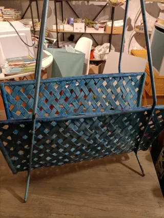 Revistero vintage metal azulado