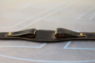 13. Correa de cuero negro tipo sudadera, militar. 18 mm. Años 70, stock de relojería.