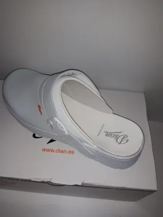 Zuecos Dian Piel 1805 Blancos tallas 36 y 39