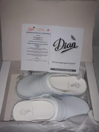 Zuecos Dian Piel 1805 Blancos tallas 36 y 39