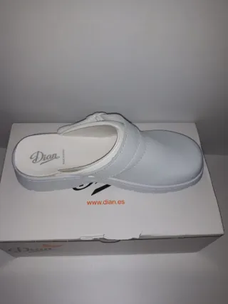Zuecos Dian Piel 1805 Blancos tallas 36 y 39