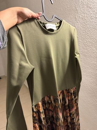 Vestido verde con estampado geométrico