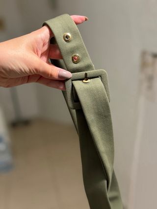 Vestido verde con estampado geométrico