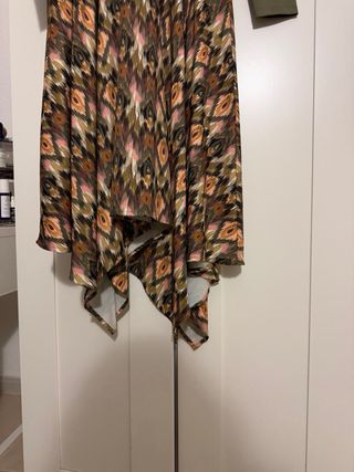 Vestido verde con estampado geométrico