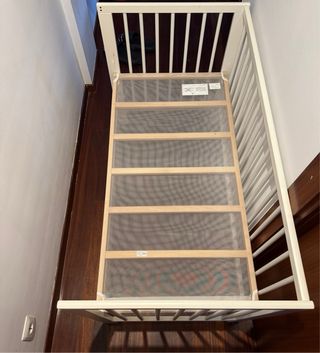 Cuna blanca de madera