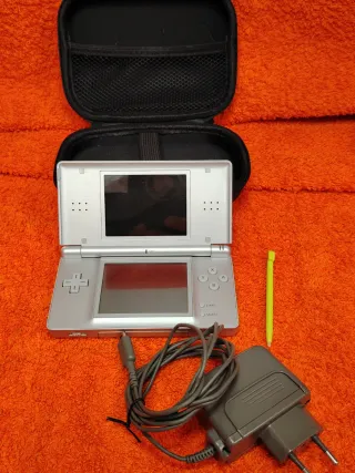 Nintendo DS Lite Plata + Juego Nintendogs