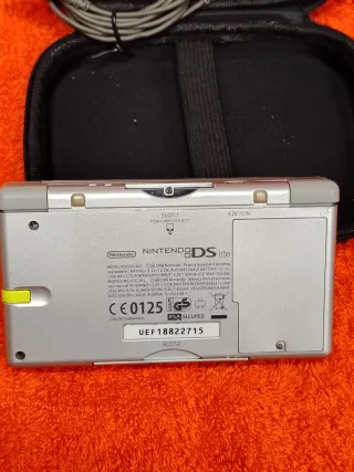 Nintendo DS Lite Plata + Juego Nintendogs