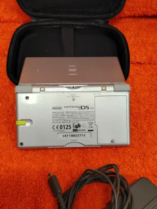 Nintendo DS Lite Plata + Juego Nintendogs