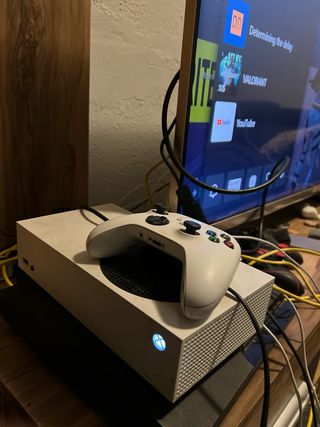 Xbox Series S Blanca + Mando