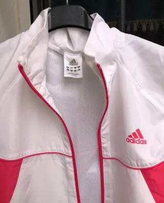 Chaqueta deportiva cortavientos Adidas Blanca y Ro