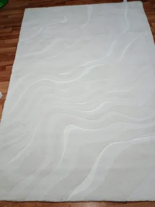 Tappeto moderno beige onde stilizzate