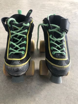 Patines negros cordones talla 30-31
