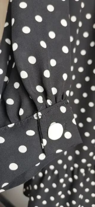 Vestido fluido, negro con lunares