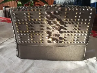 Borsa tracolla borchie e perle