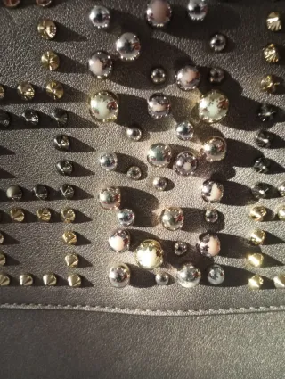 Borsa tracolla borchie e perle