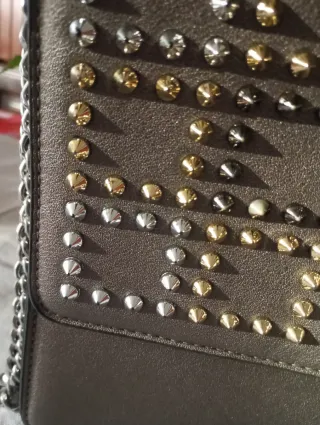 Borsa tracolla borchie e perle