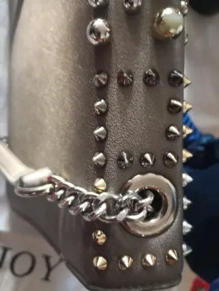 Borsa tracolla borchie e perle