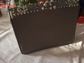 Borsa tracolla borchie e perle