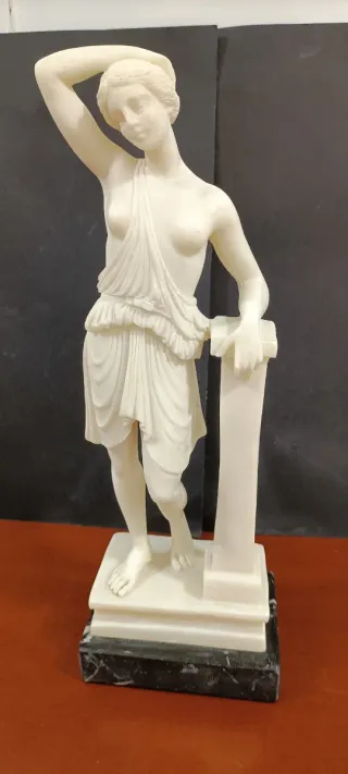 Figura Artemisa Mármol/Alabastro