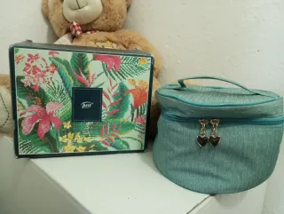 Regala un cuore a Natale Beauty Case