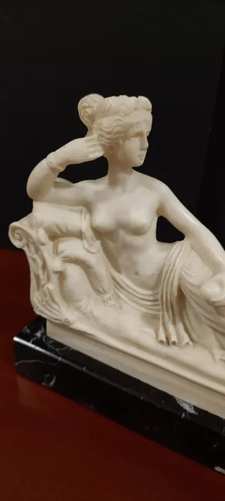 Figura Venus Victrix Alabastro/Marmolina