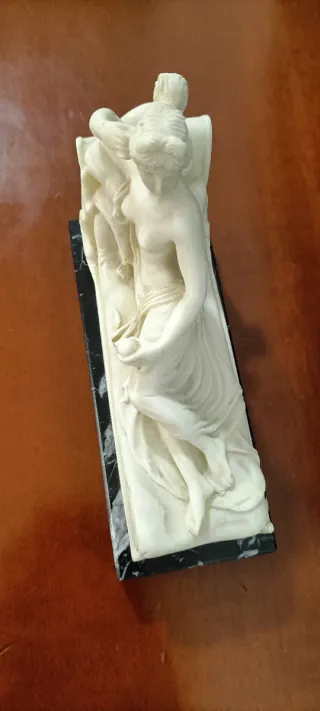 Figura Venus Victrix Alabastro/Marmolina