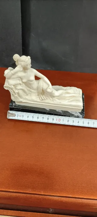 Figura Venus Victrix Alabastro/Marmolina