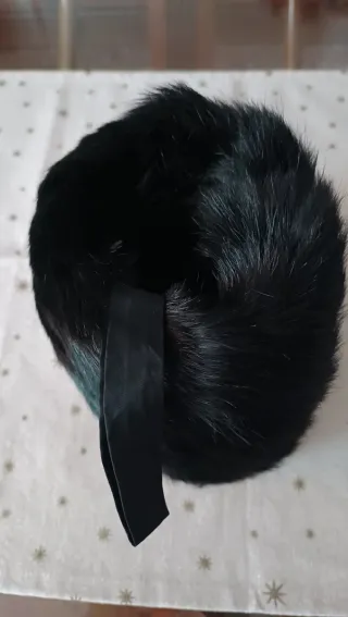 Manguito de piel negro