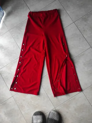 Pantaloni donna rossi con bottoni