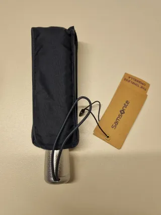 Ombrello Samsonite nero mai usato