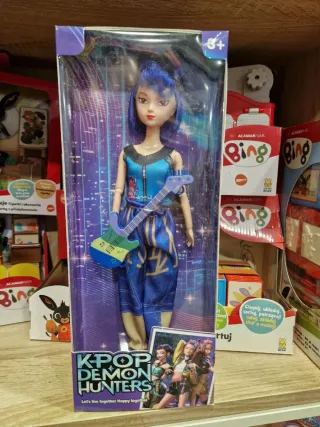Bambola K-Pop Demon Hunters con chitarra