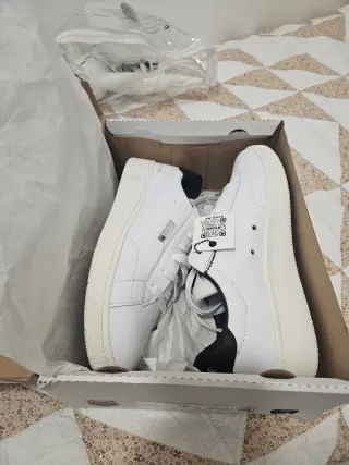 Zapatillas K-Swiss Blancas y Negras