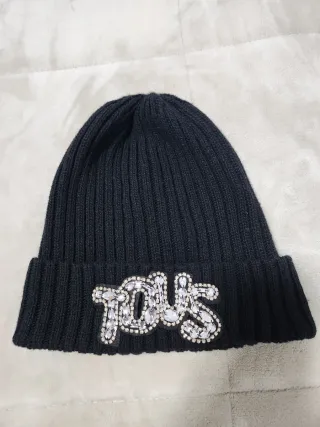 Gorro Tous Negro con Cristales Plateados
