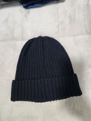 Gorro Tous Negro con Cristales Plateados