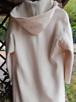 Cappotto bianco con cappuccio