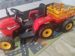 Trattore per bambini a batteria con rimorchio