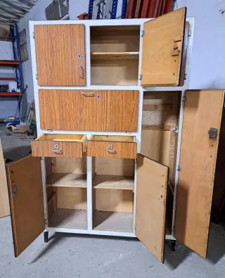 Alacena vintage madera y metal