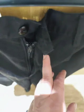 Pantalón semi corto hombre negro.