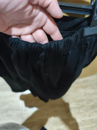 Pantalón semi corto hombre negro.